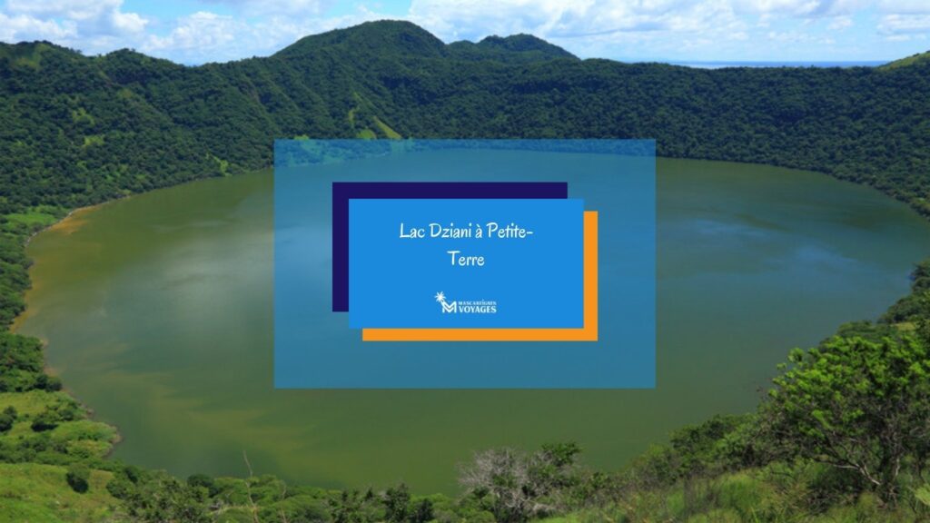Lac de cratère Dziani à Petite-Terre, Mayotte